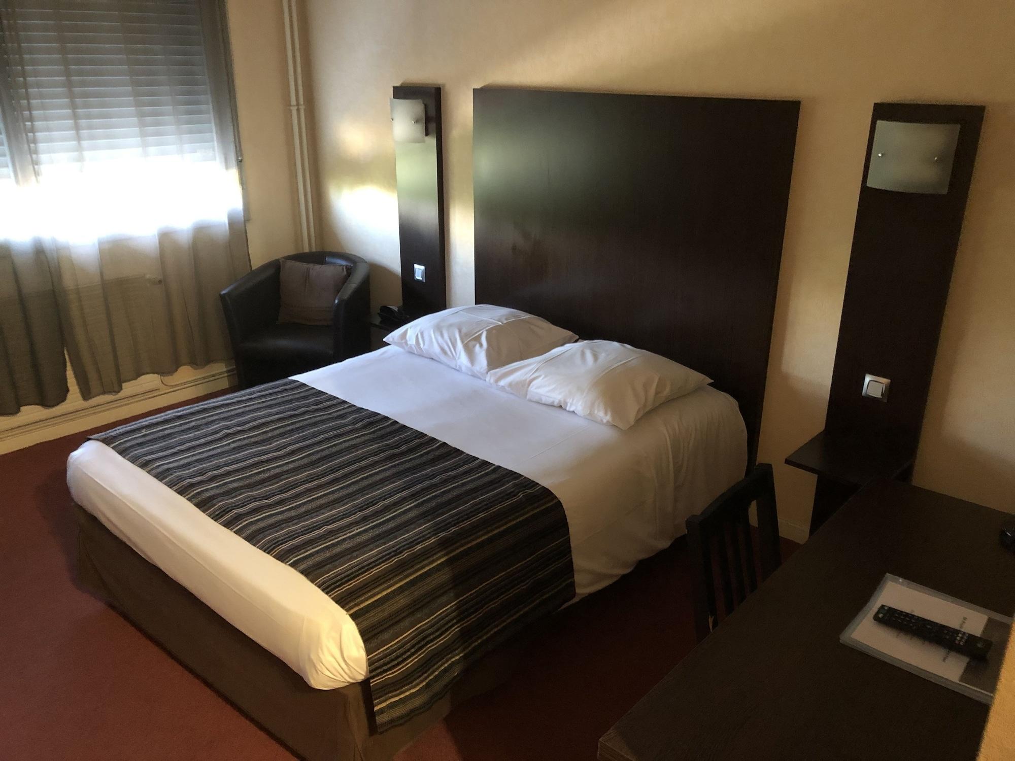Adonis Lyon Est Hotel Artys Saint-Priest-en-Jarez Eksteriør bilde