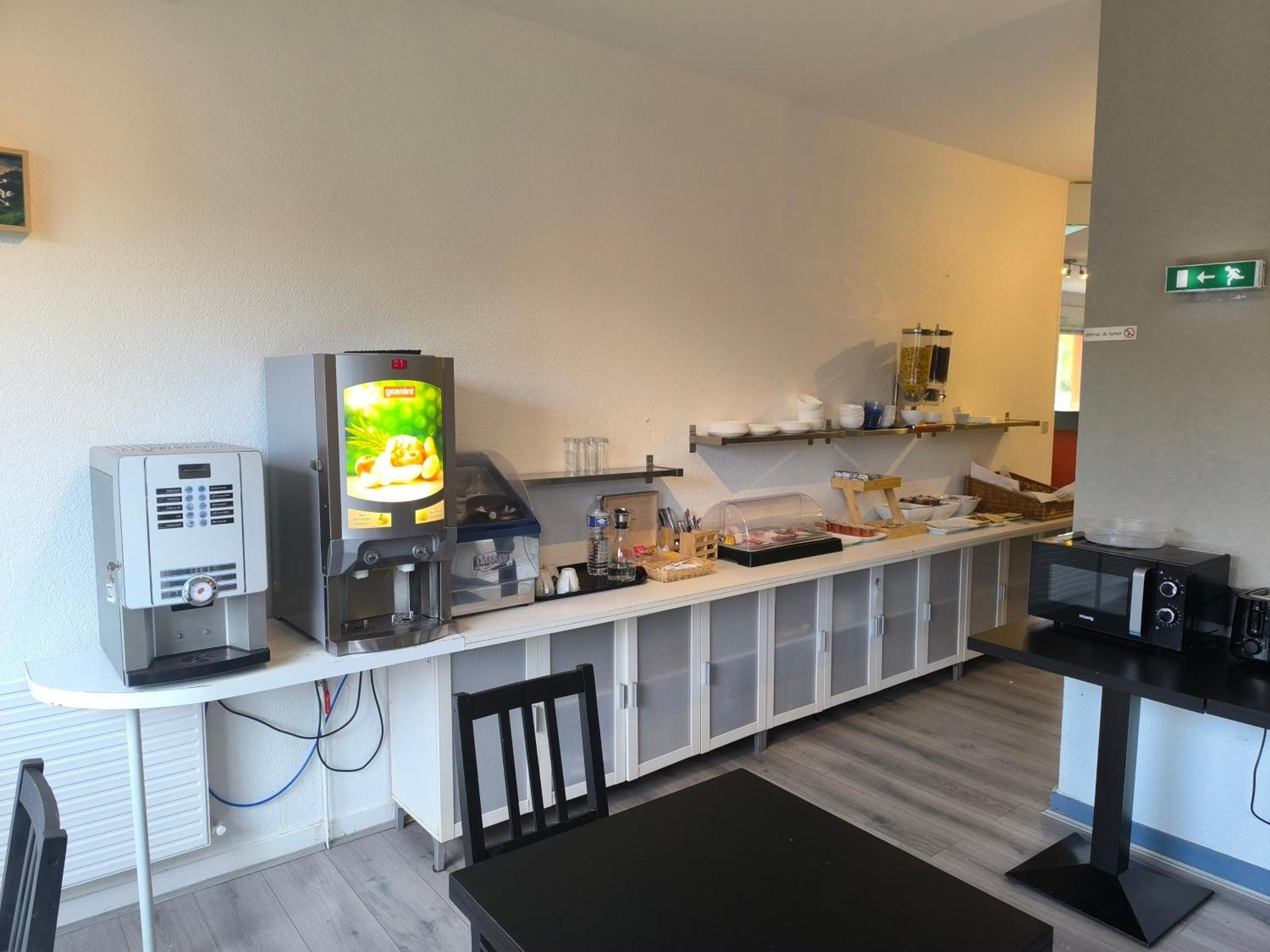 Adonis Lyon Est Hotel Artys Saint-Priest-en-Jarez Eksteriør bilde