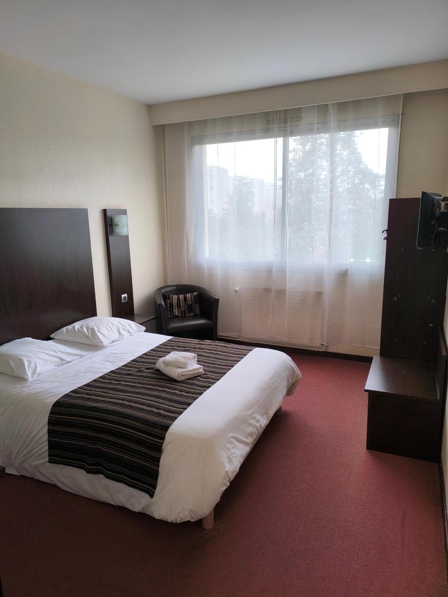 Adonis Lyon Est Hotel Artys Saint-Priest-en-Jarez Eksteriør bilde