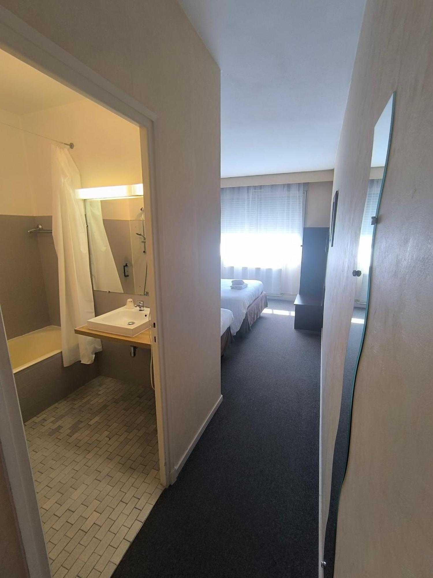 Adonis Lyon Est Hotel Artys Saint-Priest-en-Jarez Eksteriør bilde