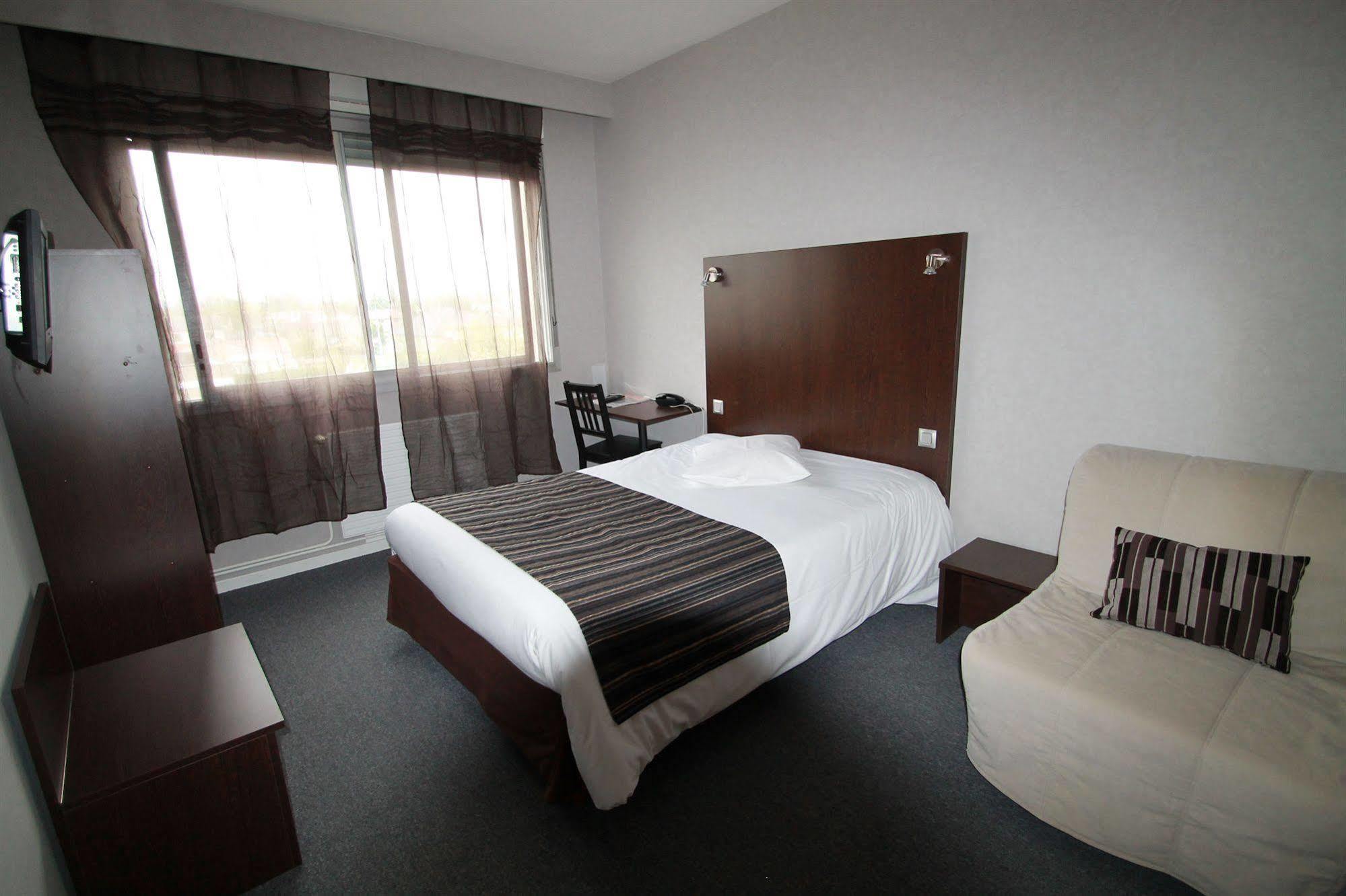 Adonis Lyon Est Hotel Artys Saint-Priest-en-Jarez Eksteriør bilde